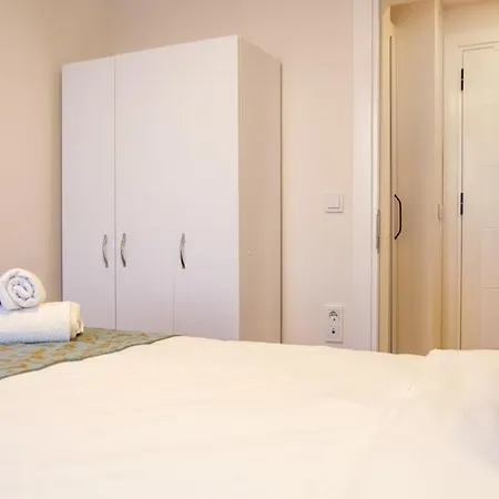 Centrally Located Flat Near Kulturpark *